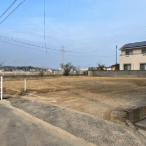 東かがわ市白鳥665-5（白鳥小学校まで徒歩500ｍ）